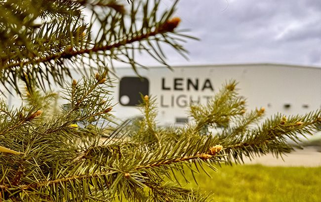 Lena Lighting - sadzenie drzew na terenie fabryki